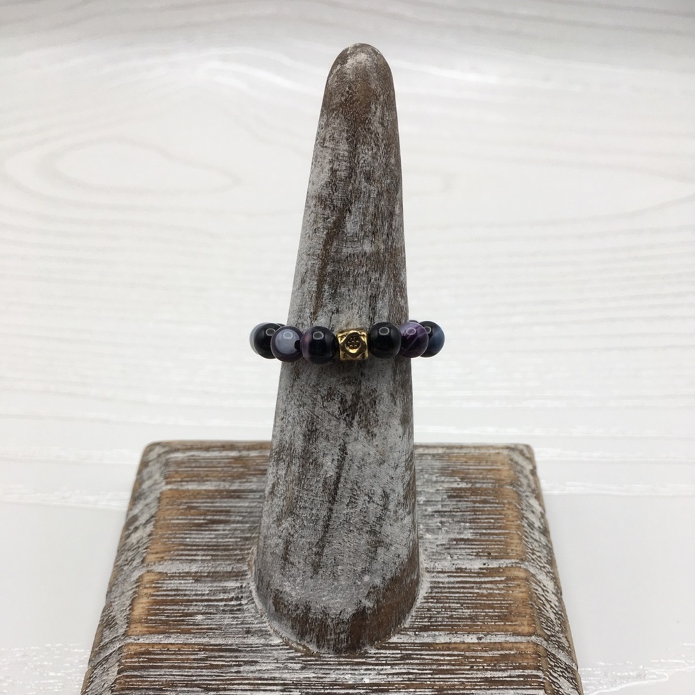 HANDCRAFTED Purple Banded Agate w/gold tone cube Stretch Bead Ring